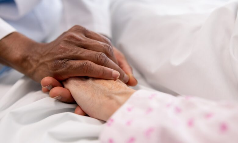 92-year-old man wants to hold wife’s hand final time before dying