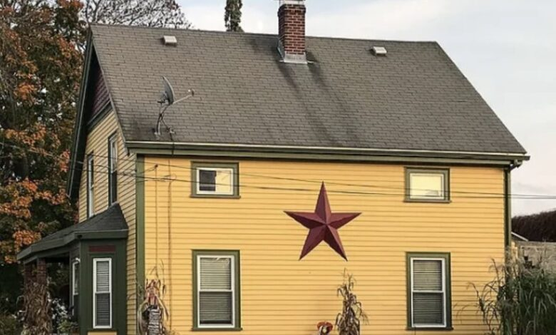 If You Spot A Home With A Star On It, Here’s What It Means